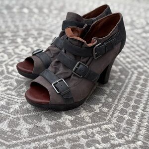 Stylish Black Heeled Sandals